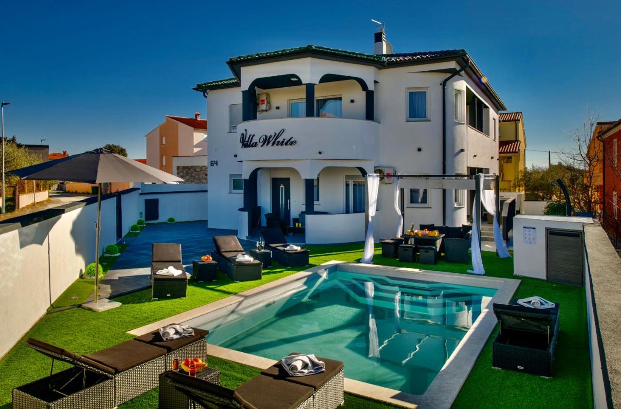 White * Pula